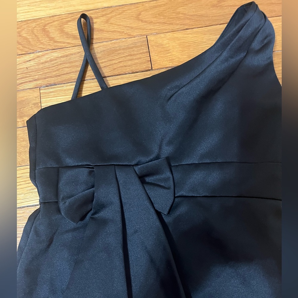 Girl’s little black dress.